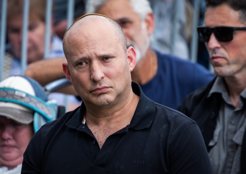 ההשתלחות של בנט בטקס המשואות - והזעם שחטף מהגולשים ברשת