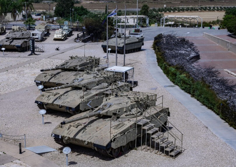 המפגש המרגש בלטרון של הכנר שנפצע בעזה ומשפחת הלוחם שנפל