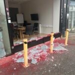 חלונות נופצו וגרפיטי אדום רוסס: עסק יהודי הושחת בלונדון