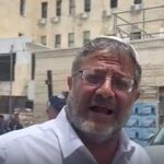 עם דגלי אש"ף ואלימות: נטורי קרתא תקפו את השר בן גביר ואשתו