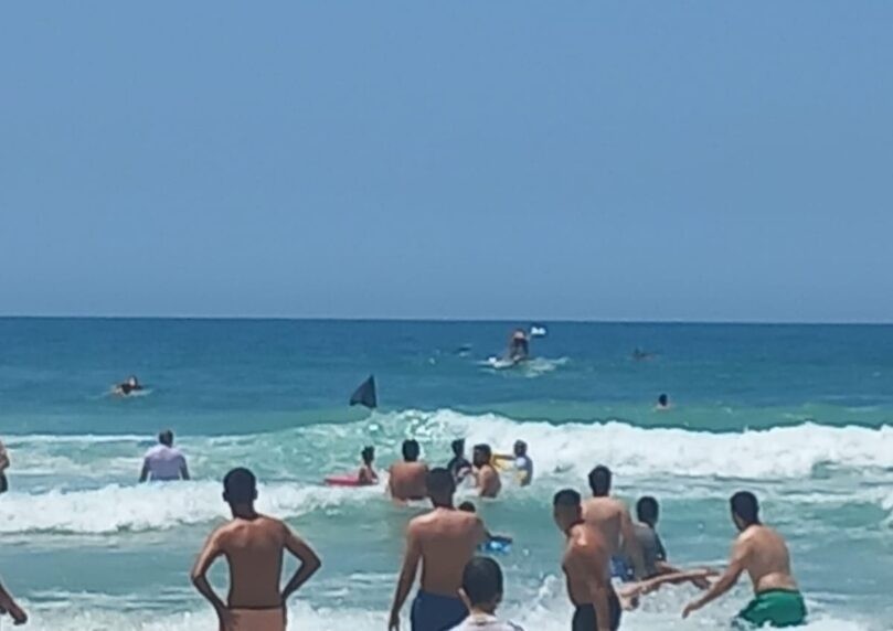התרסקות המטוס הקל סמוך לחוף בת ים: בן 15 לכוד, הטייס חולץ