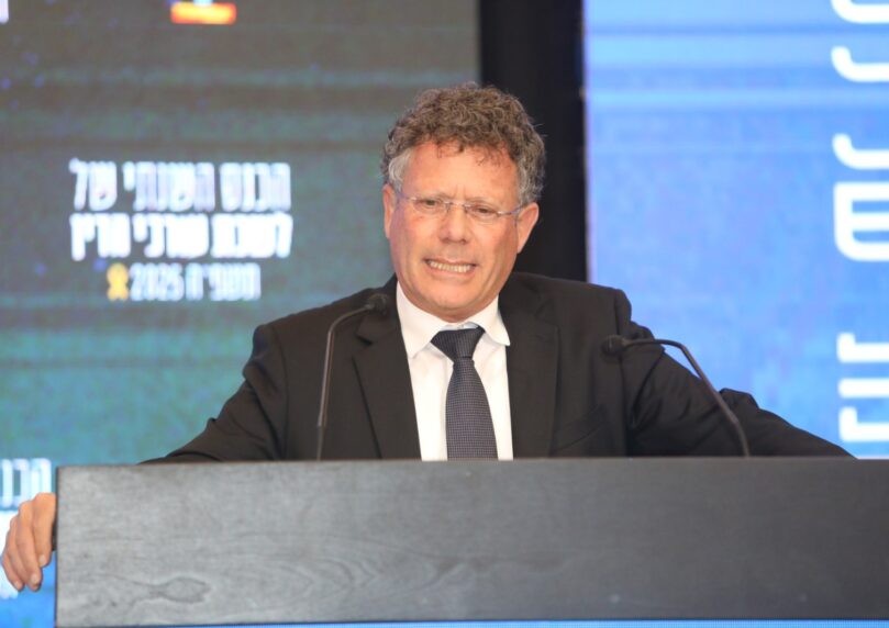 יצחק עמית שואל למה אין אמון - כדאי פשוט שיסתכל במראה