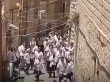 תיעוד: ערבים חסמו סמטאות והעיפו כיסא על יהודים בעיר העתיקה