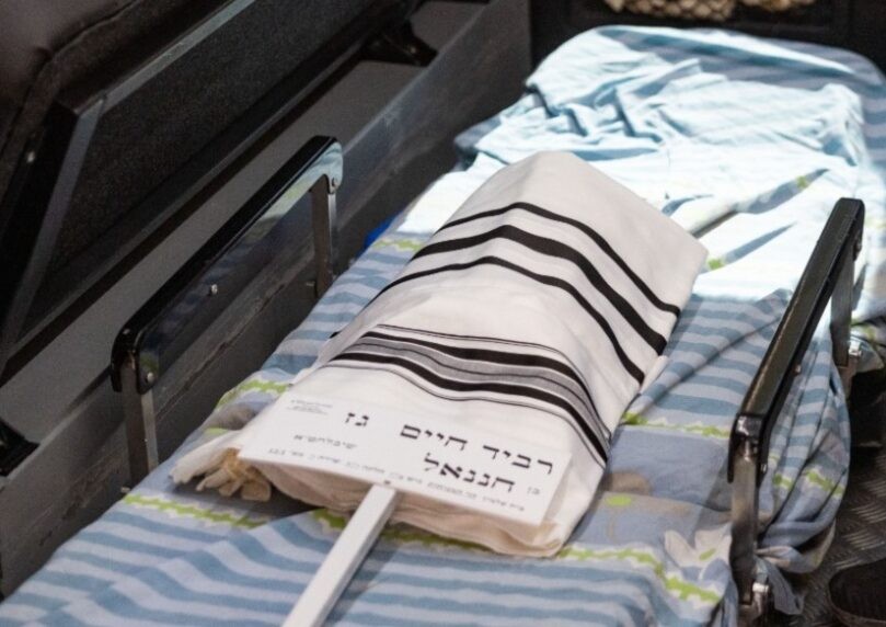 מוחזק בידי אביו ועטוף בטלית: רביד חיים הי"ד מובא למנוחות