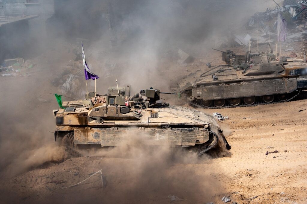 חלוקת הסיוע האמריקאית נדחתה - חמאס ממשיך לבזוז את המשאיות