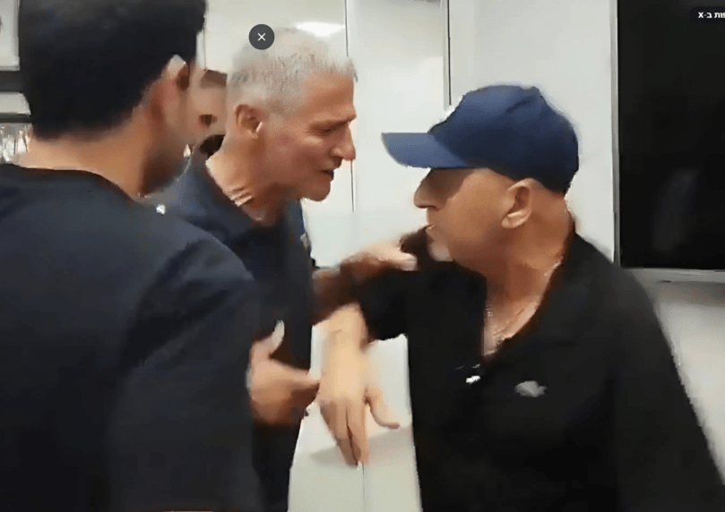 יאיר גולן מרים ידיים על אדם שקרא לו לצאת מקריית שמונה | צפו