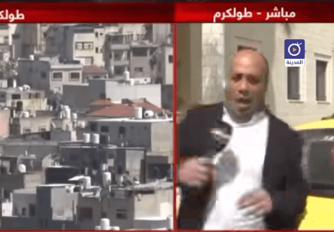 צפו: כתב פלשתיני מדווח על "תוקפנות הכיבוש" - ונדרס בשידור
