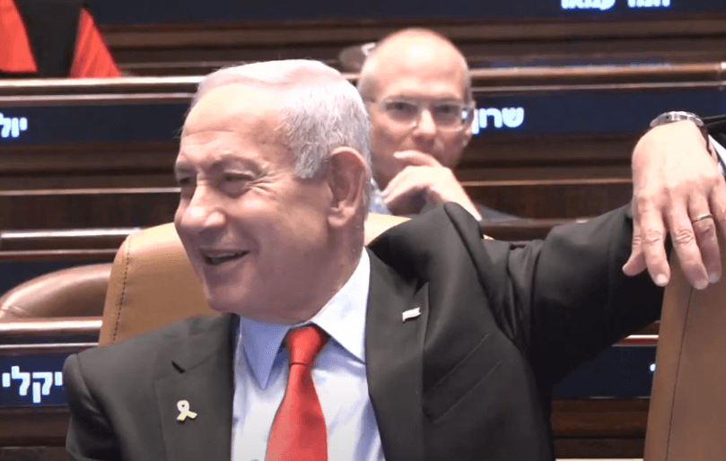 צפו: הביקורת של ליברמן שגרמה לנתניהו לפרוץ בצחוק