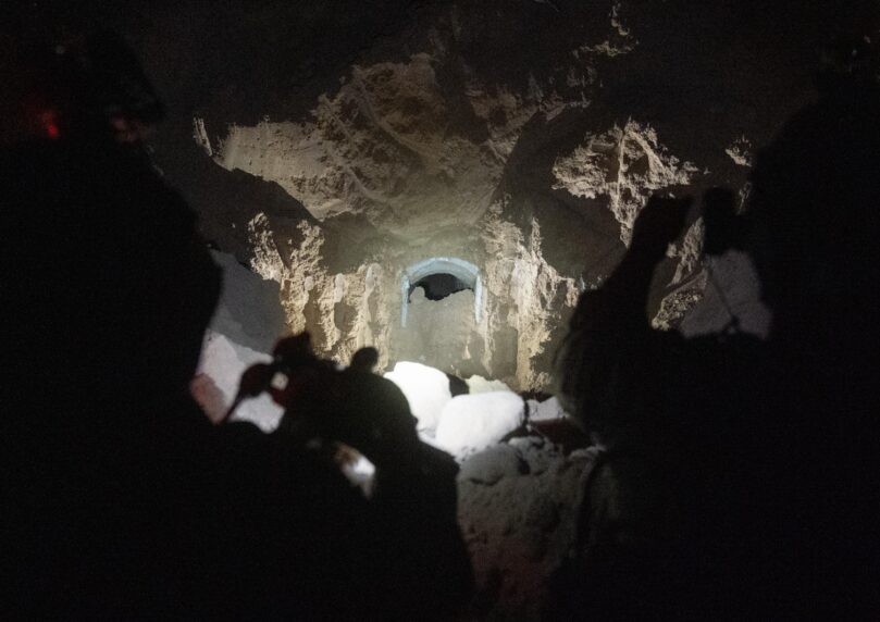 למדו מחמאס? מנהרות להברחת מהגרים התגלו ברחבי אירופה