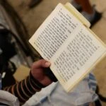 בהנחיית השר: כל תלמיד יוכל להניח תפילין בביה"ס ללא הפרעה