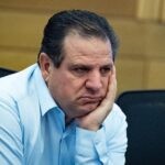 ברוב מוחלט: ועדת הכנסת אישרה את הדחת איימן עודה