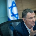 מונע מנקמה? אדלשטיין חובר לאופוזיציה ומפיל החלטת ממשלה