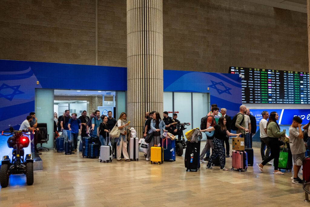 המרחב האווירי של ישראל צפוי להיפתח כבר בשעה 14:00