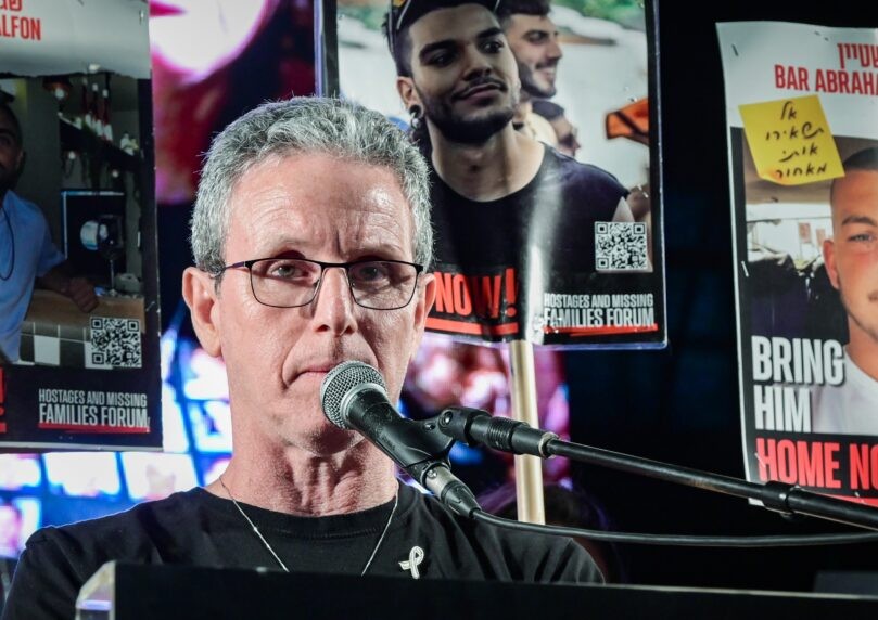 "אצבע בעין לחמאס": שורד השבי אוהד בן עמי בתיעוד מהממ"ד