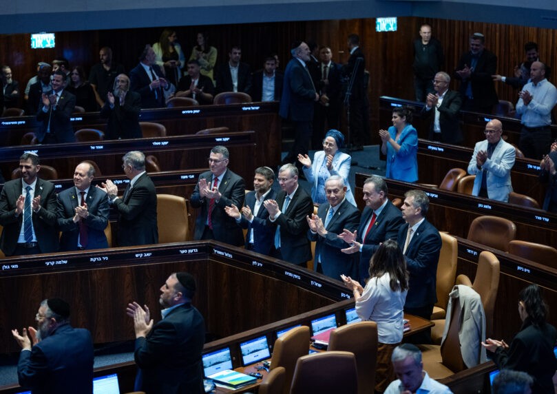 בין קואליציה לאופוזיציה: רוב הציבור בעד ועדת חקירה מאוזנת