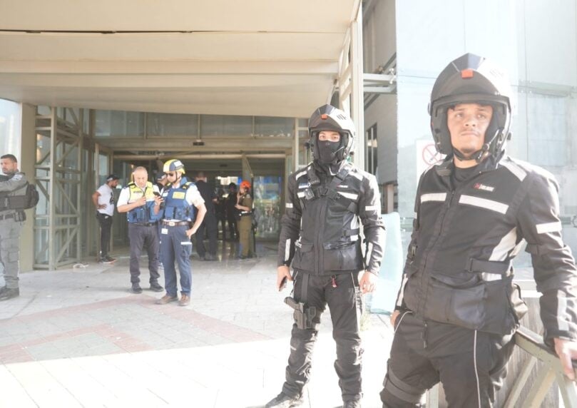הפגיעה בסורוקה: במערכת הפוליטית מגנים את איראן - "נאצים"