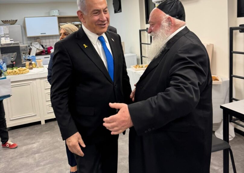 נתניהו וגולדקנופף שוחחו במעמד חתימת הסכם הבנייה בירוחם