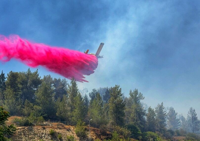 לוחמי האש בלמו את ההתפשטות והצליחו להגן על קו הבתים הראשון