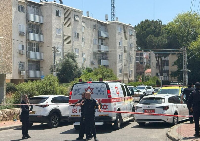 בנה של האישה שנמצאה ללא רוח חיים קפץ מגג הבניין