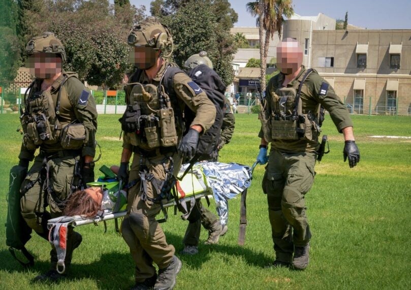 נפילות בבית החולים סורוקה ובמרכז; כ-50 נפצעו, 6 באורח קשה