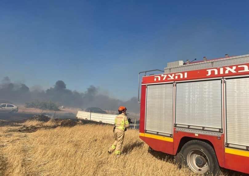 כתוצאה מרסיסי יירוט: שריפה פרצה בשטח פתוח סמוך ליבנאל