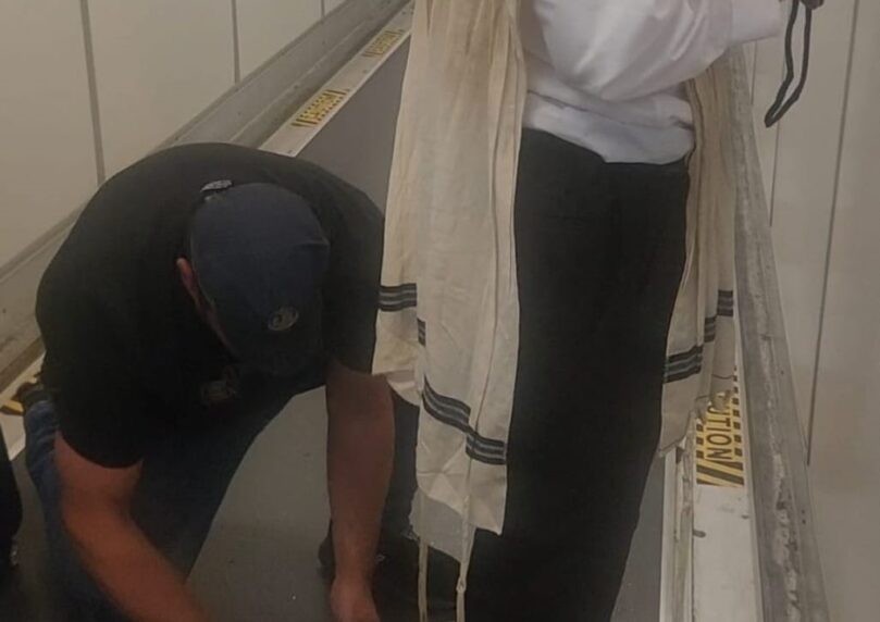 בעיצומה של המלחמה: אחד ממנהיגי כת "לב טהור" הוסגר לישראל