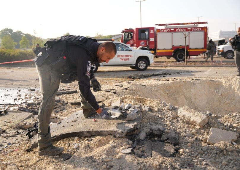 שימו לב: כך נראים נפלים שהתנתקו מהטילים וטרם התפוצצו