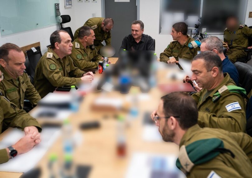 כ"ץ: "צה"ל תוקף מטרות משטר וגופי דיכוי שלטוניים בלב טהרן"