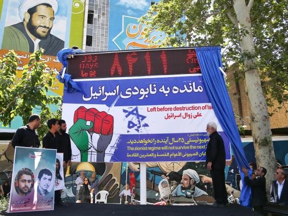 פוגעים בסמלי שלטון: הושמד "השעון להשמדת ישראל"