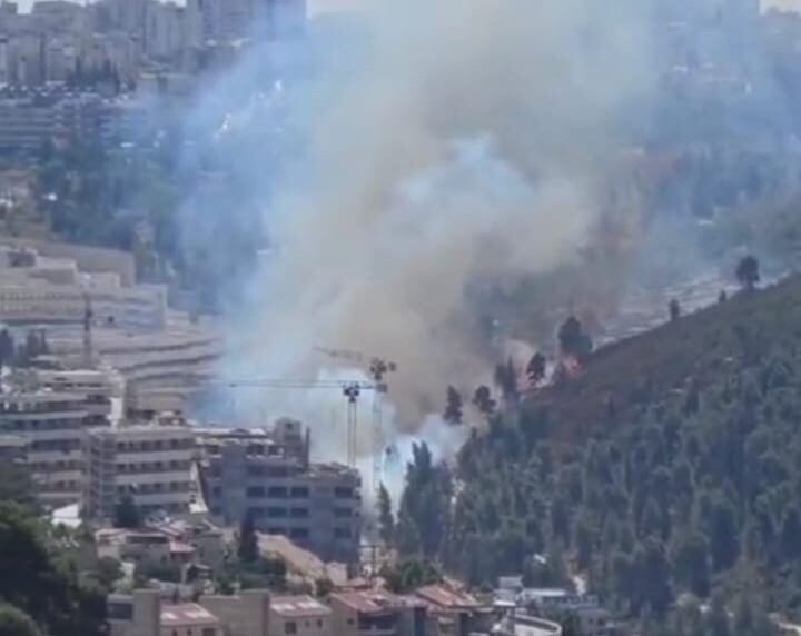 כוחות כיבוי השיגו שליטה על שריפה בסמוך לכביש 1 בירושלים