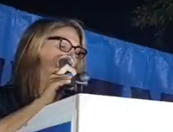 נכדתו של שמעון פרס: חיילים הוקרבו בשביל שמפניית דם לנתניהו