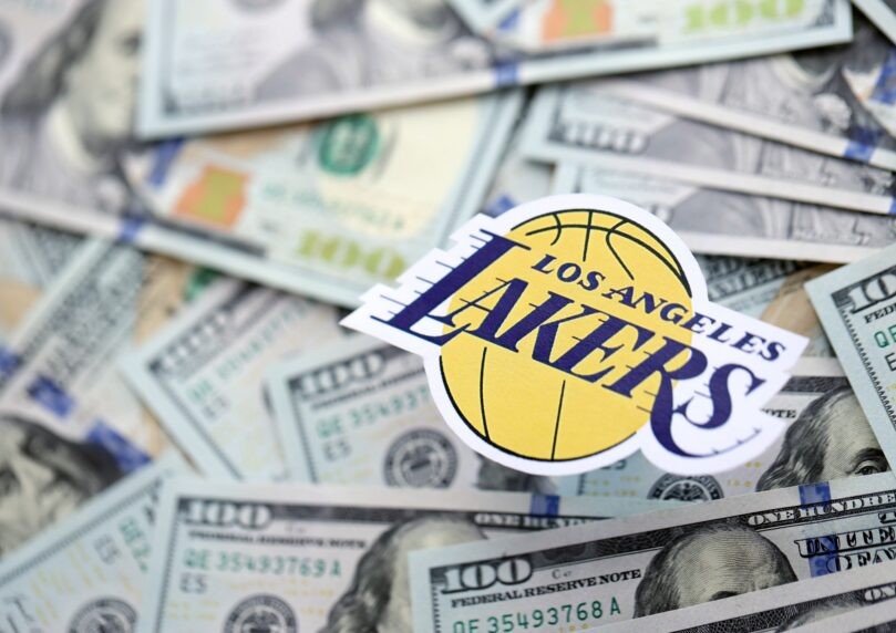 רעידת אדמה ב-NBA: לוס אנג'לס לייקרס בדרך למכירת ענק