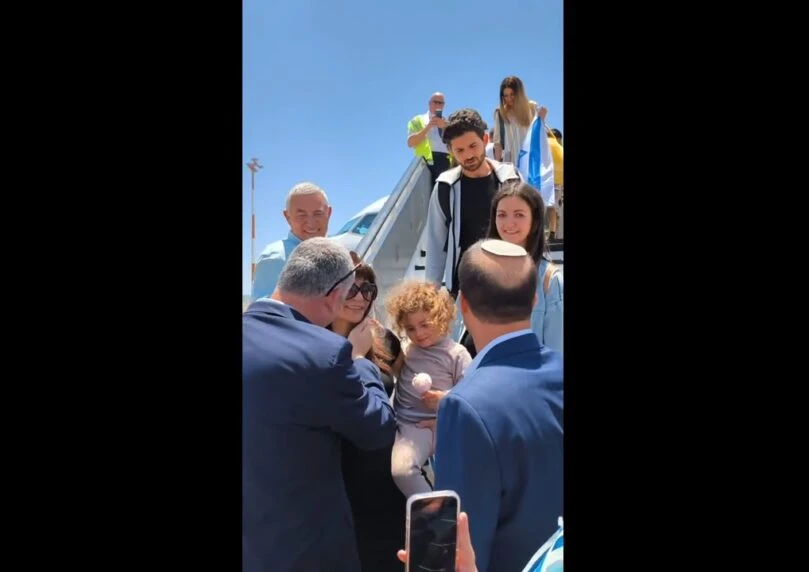 לאחר פתיחת השמיים: יותר מ-100 עולים חדשים נחתו בישראל