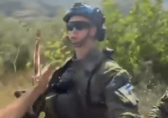 עימות חריף: בדרום לבנון תועד אזרח סוטר לאחד מאנשי האו"ם