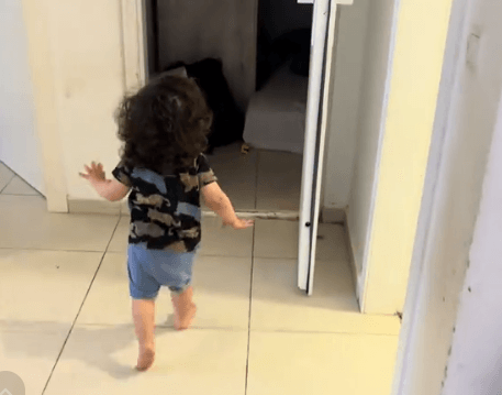 התרעה - והוא כבר בדרך לממ"ד: בן השנתיים שכבש את הרשת | צפו