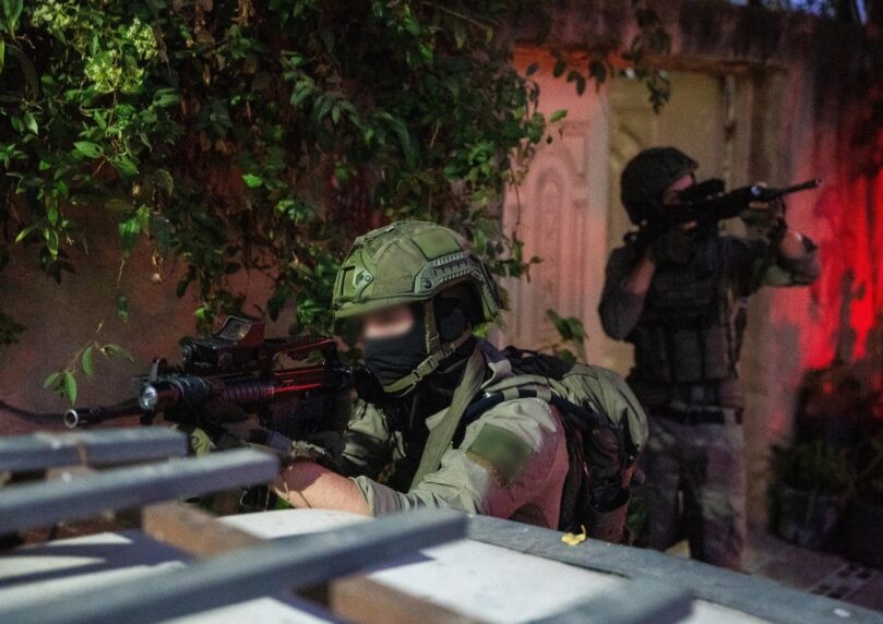 כוחותינו עצרו 2 מחבלים בחשד להצתת הרכבים סמוך ליישוב בת עין