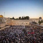 ישיר מהכותל המערבי: עם ישראל מציין את תשעה באב