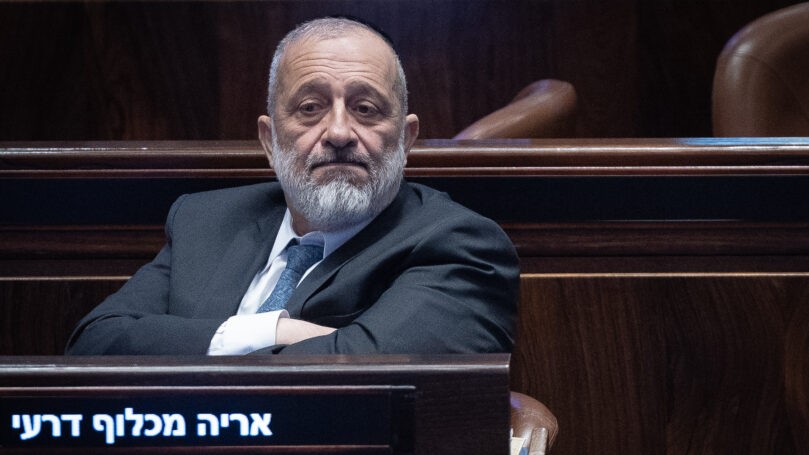ש"ס נערכת לבחירות בצל אקלים ציבורי קשה