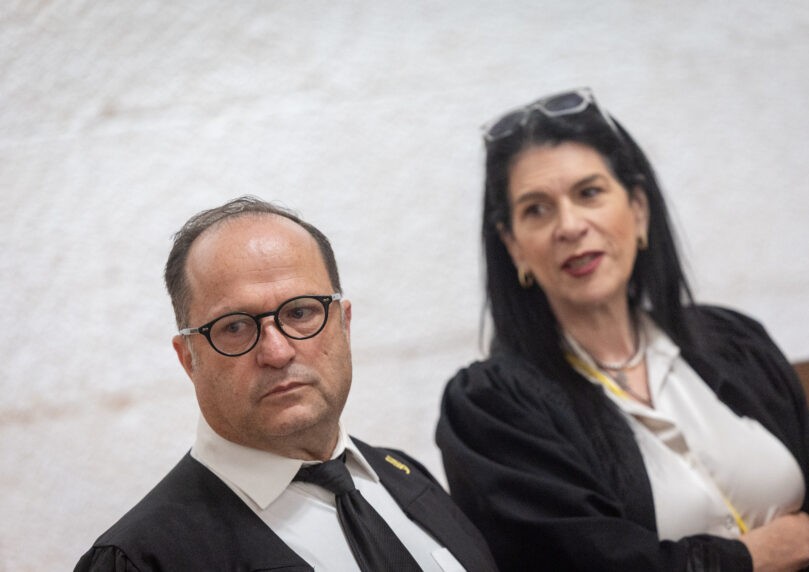 "פועלים בחוסר סמכות": האב השכול בביקורת חריפה על בג"ץ