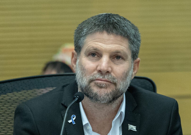 לאחר האיום בגל פרישות מיידי בצה"ל, סמוטריץ' מיישר קו