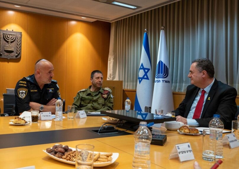 כ"ץ הורה להקצות עשרות מיליונים לפעילות חברתית לנוער הגבעות