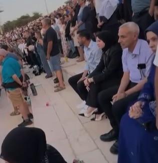 זעם באונ' אריאל: סטודנטים ערבים סירבו לעמוד ב"התקווה" | צפו