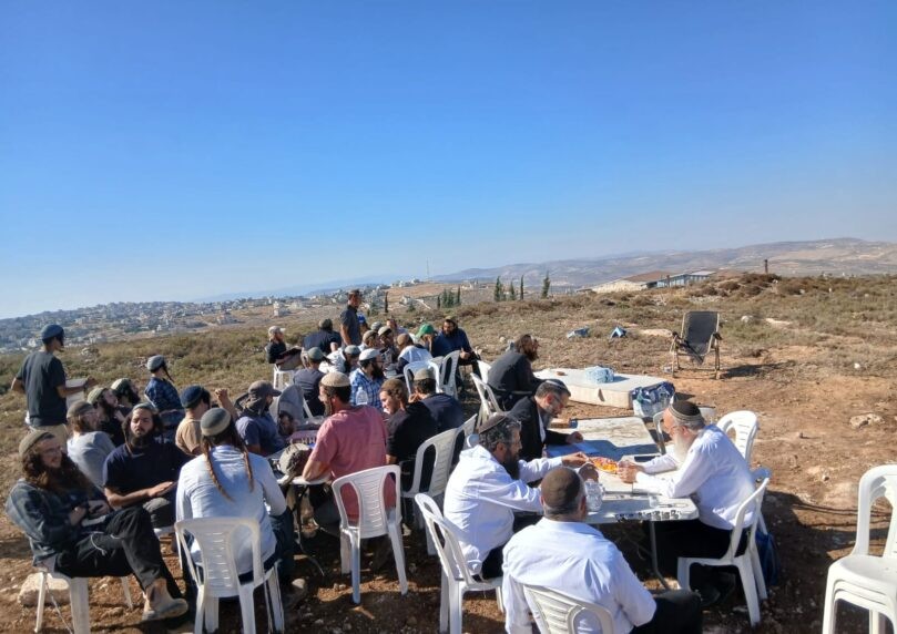 משלחת חיזוק של רבני בנימין הגיעה לנקודת ההתיישבות בהר חצור