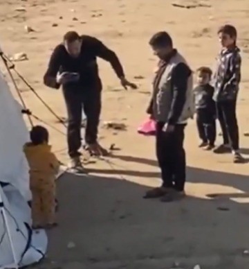 תעשיית הקולנוע בעזה: כך חמאס מביים את סרטי הרעב לעולם | צפו