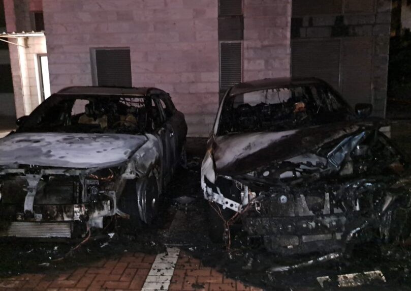טירת הכרמל: מספר רכבים עלו באש, נזק כבד נגרם לרכוש