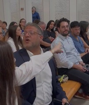 מהומה בבג"ץ: אזרח קרא לבן גביר "אפס" - וסולק מהאולם | צפו