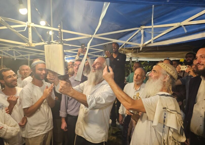 "ספר תורה בגודל של מלך": מחווה מרגשת לזכר רס"ר אברהם אזולאי