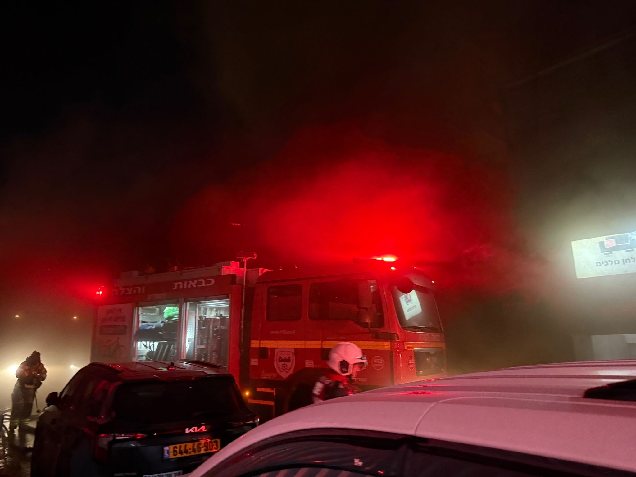 שריפה גדולה פרצה בירושלים, שני לכודים חולצו מהזירה