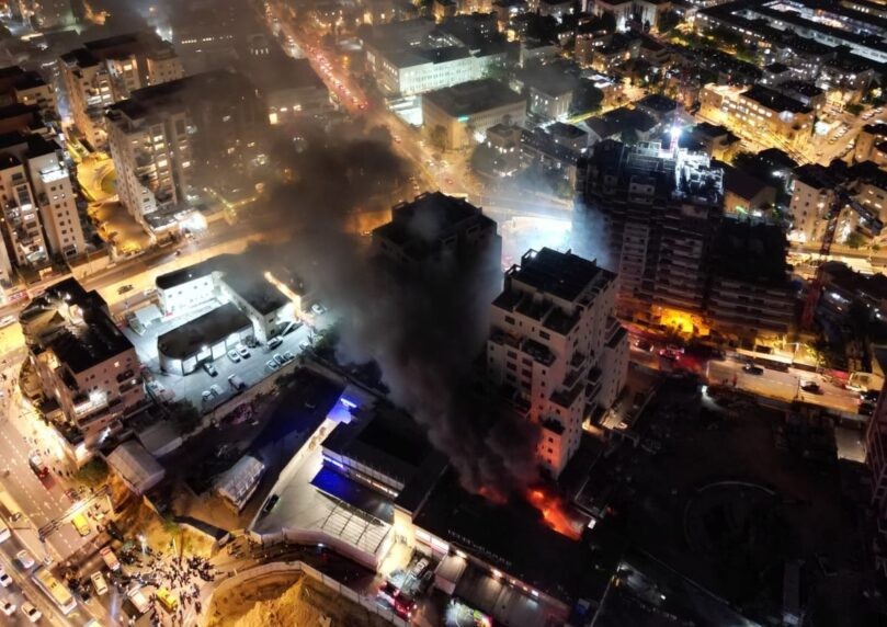 שריפה גדולה פרצה בירושלים, שני לכודים חולצו מהזירה