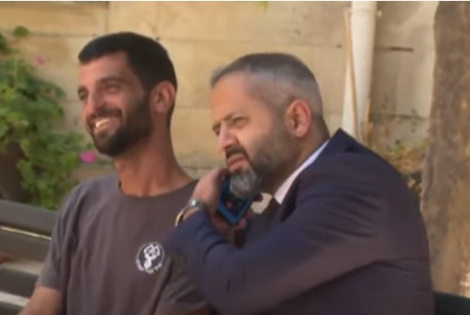 בלי התרעה: מה גרם לבועז גולן להתקשר לעורך דין בשידור חי?